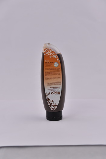 RESH FACIAL SCRUB130ml - ( CV 75 , MRP 750 )